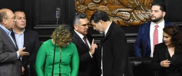 Fernández Noroña y Alito Moreno protagonizan pelea en el Senado