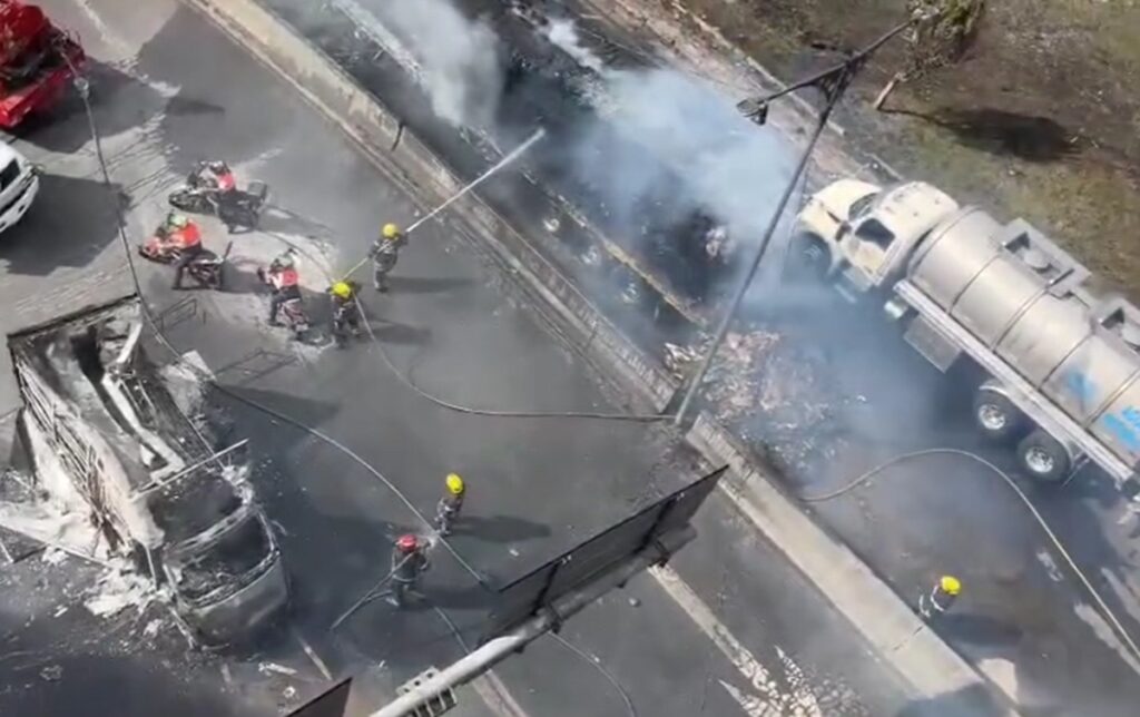 Ascienden a 9 los fallecidos tras estallido de pipa en Cdmx