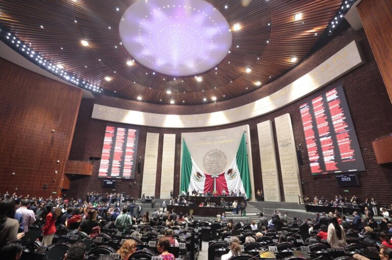 Diputados reciben dos iniciativas en materia de jornada laboral