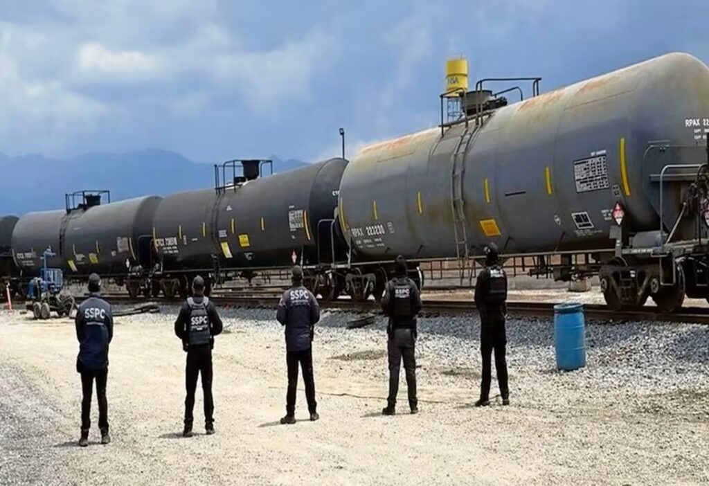 Solicitan 200 órdenes de aprehensión contra agentes aduanales y militares huachicoleros