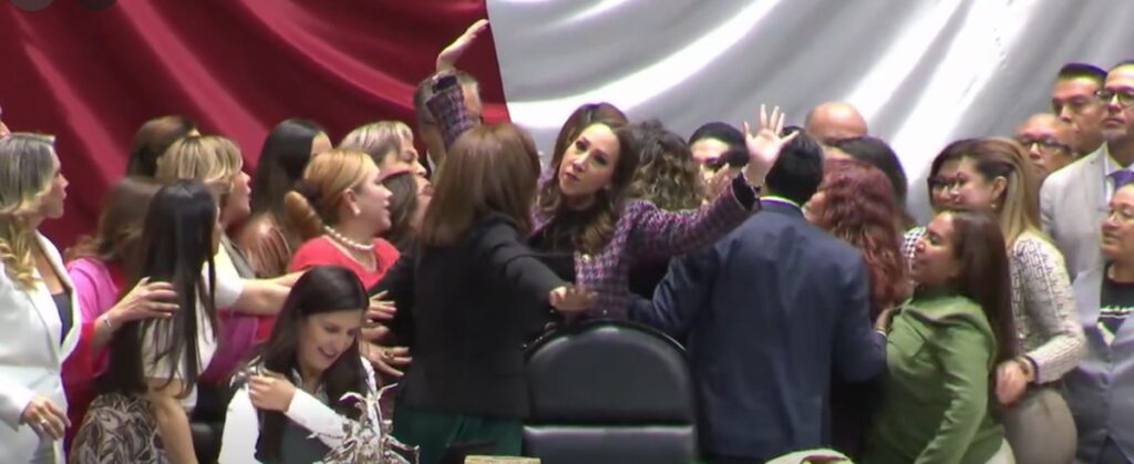 Diputadas manotean y se empujan por conflicto Palestina-Israel