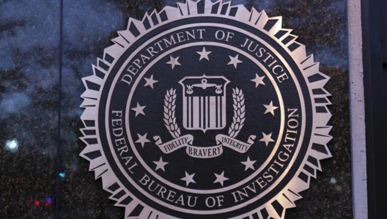 FBI arresta en Puerto Rico a 12 personas, entre ellas, varios funcionarios de Hacienda