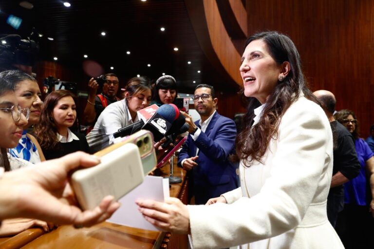 Funcionarios deben informar si han sido notificados por revocación de visa a Estados Unidos: KLR