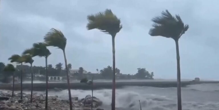 Poderoso huracán Melissa está a horas de golpear Jamaica