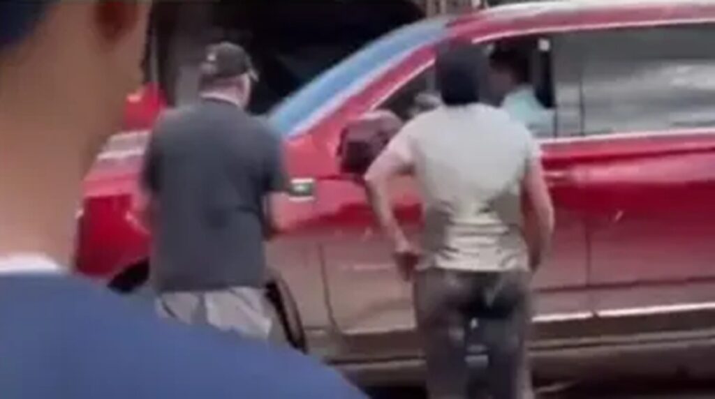 Políticos bajo la furia ciudadana tras las devastadoras inundaciones