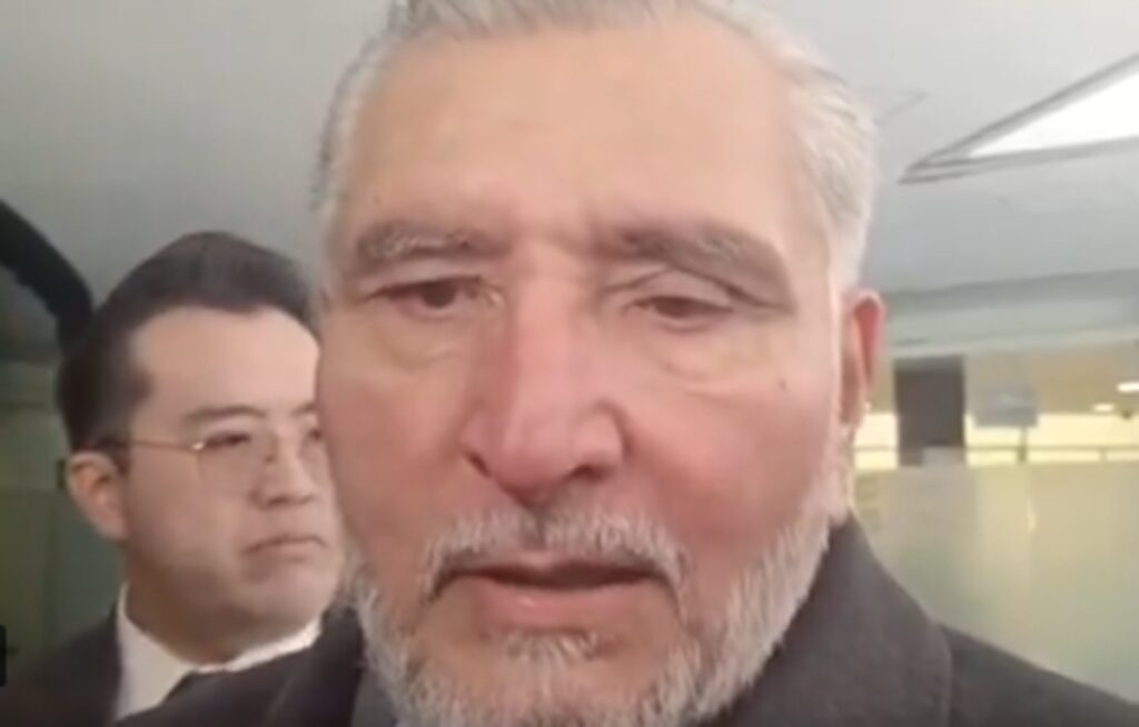 Adán Augusto acusa a Salinas Pliego de campaña de ataques