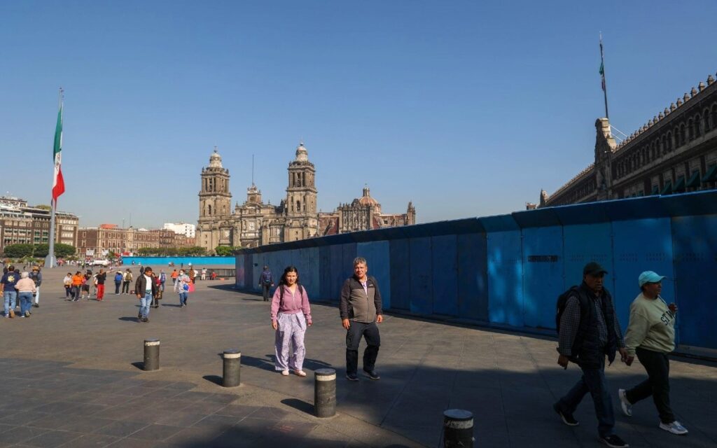 Blindan Palacio Nacional ante marcha feminista de 25N