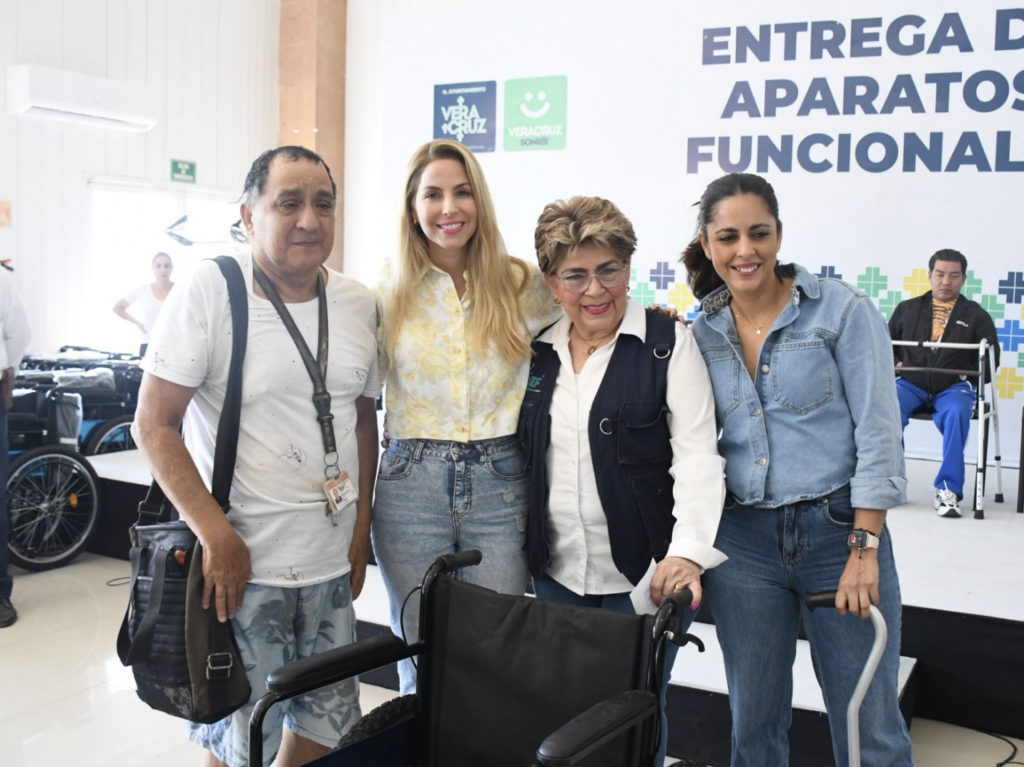 Paty Lobeira destacada por su desempeño político y administrativo.