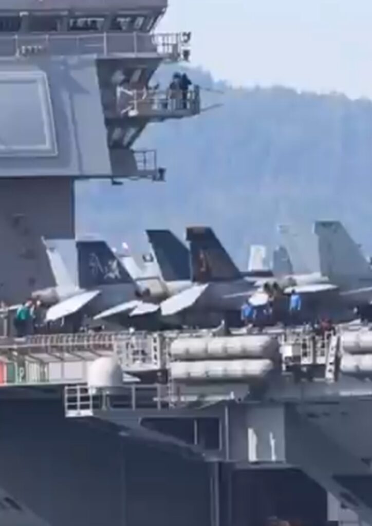 Trump envía poderoso portaaviones al Caribe, Pacífico y Sur de México