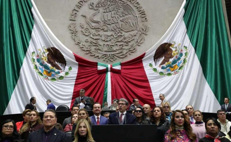 Diputados de Morena reciben "dulce navidad", una MacBook Air de 19 mil pesos