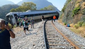 Fallecen 13 personas tras descarrilamiento del Tren Interoceánico