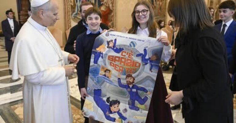 "Pensar en una persona con quien hacer las paces", sugiere el papa León XIV para esta Navidad