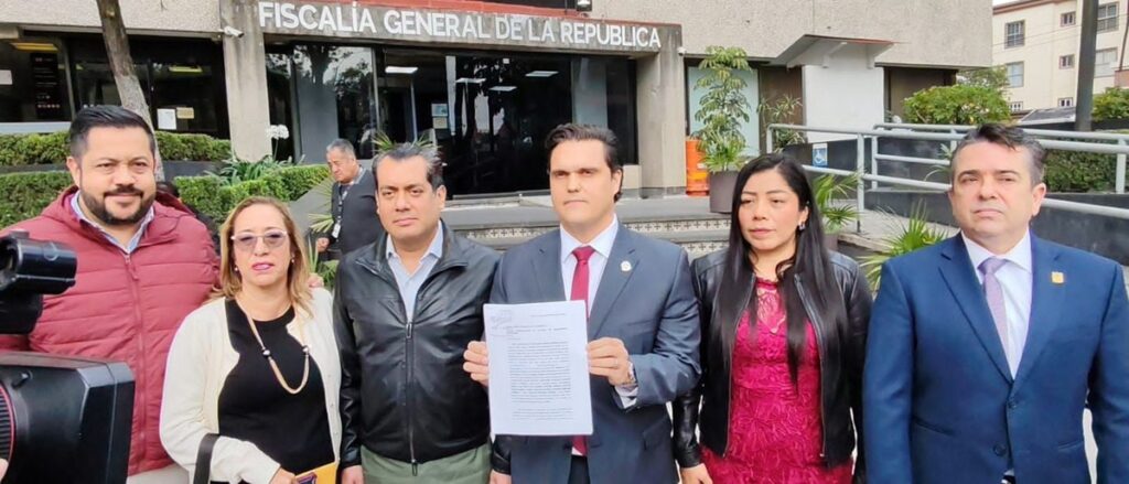 Presentan en la FGR nueva denuncia penal contra García Cabeza de Vaca por huachicoleo fiscal