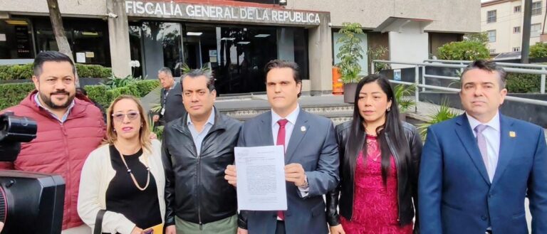Presentan en la FGR nueva denuncia penal contra García Cabeza de Vaca por huachicoleo fiscal