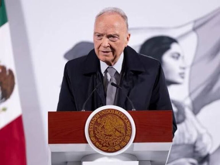 Sheinbaum evade hablar sobre irregularidades de Gertz Manero en la FGR