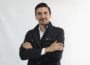 Alejandro Martínez Araiza, secretario general del SNAC, analiza los posibles efectos de las reformas laborales en los derechos de los trabajadores mexicanos.