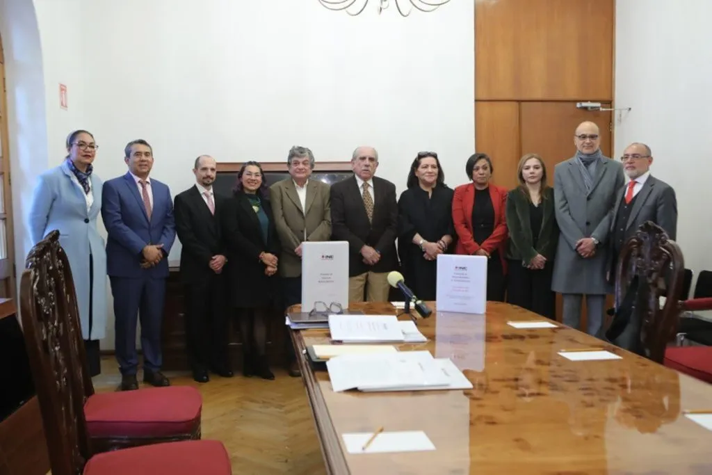 INE entrega propuestas de reforma electoral a la Comisión Presidencial