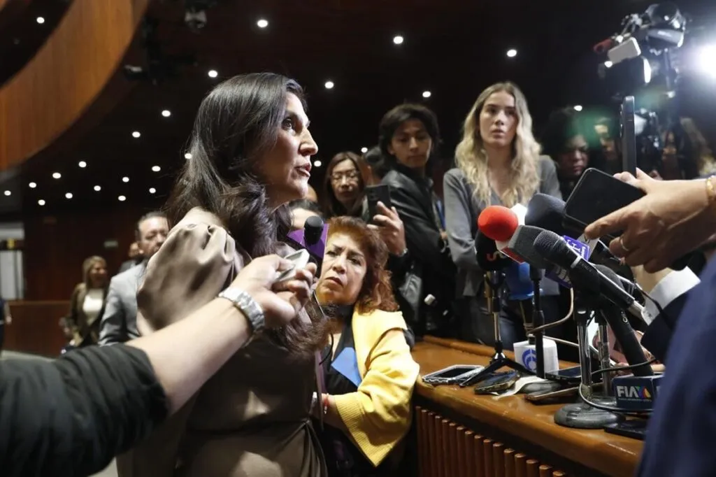 Reforma electoral debe fortalecer la democracia: Kenia López Rabadán