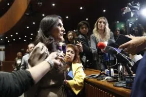 Reforma electoral debe fortalecer la democracia: Kenia López Rabadán