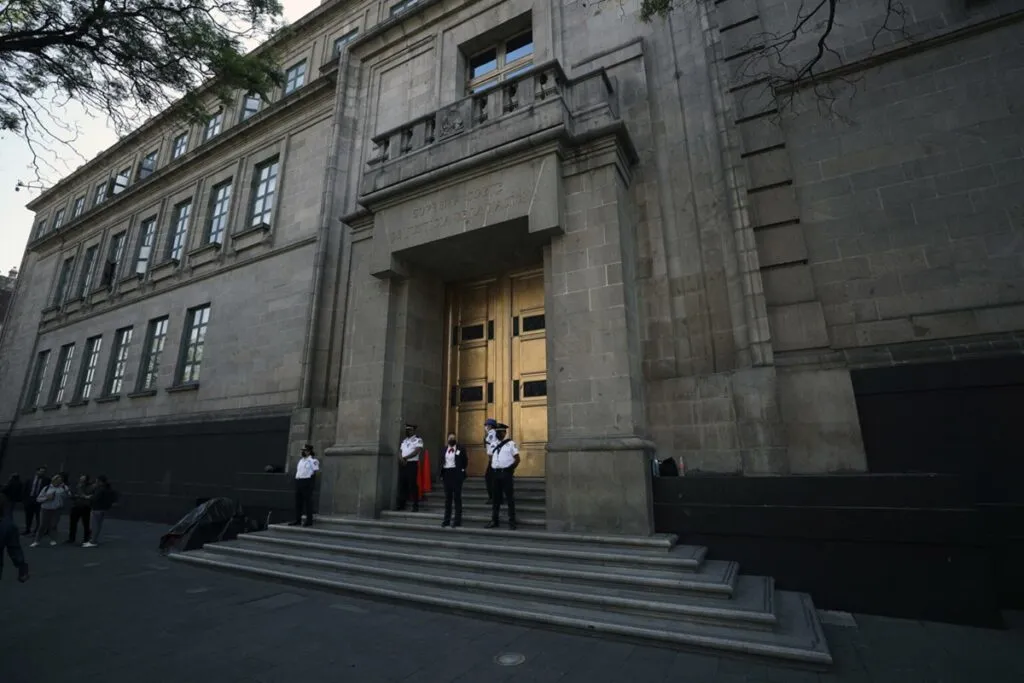 SCJN compra nuevas camionetas para ministros