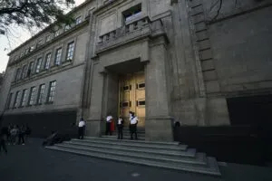 SCJN compra nuevas camionetas para ministros