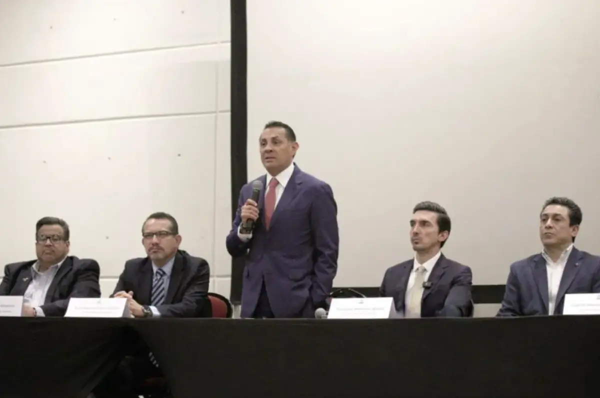 Versiones internas en la CTM apuntan a un posible reacomodo de poder ante la irrupción de Alejandro Martínez Araiza.