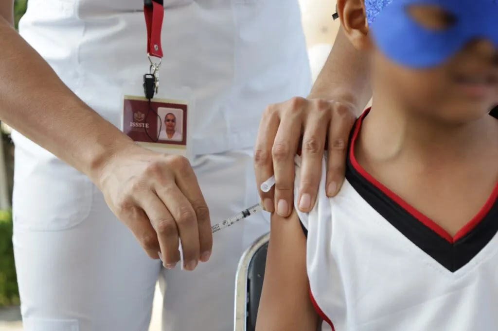 Hay vacunas suficientes contra el sarampión: Sheinbaum