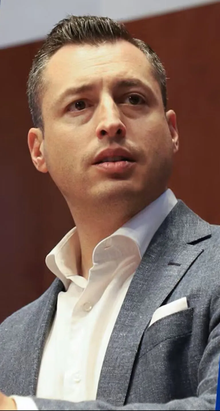 Colosio exige a Sheinbaum dejar de lucrar con su padre