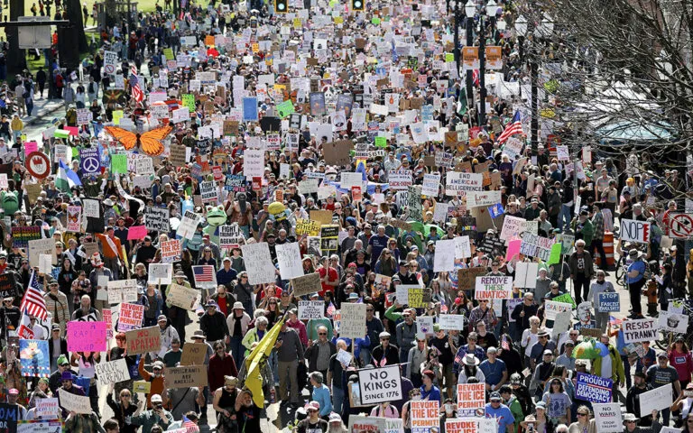 Ocho millones de personas marcharon contra Trump en EE. UU.