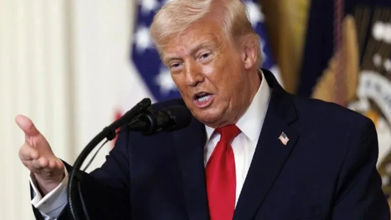 “Por alguna razón, ella no quiere deshacerse de los cárteles”, reprocha Trump a Sheinbaum