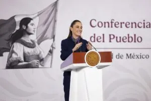 Sheinbaum acusa machismo ante señalamientos de que AMLO sigue gobernando