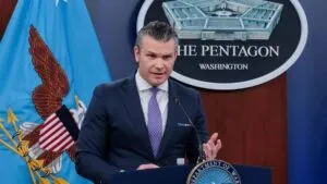 Tropas estadounidenses "pidieron bombas más grandes" en Medio Oriente: Pete Hegseth