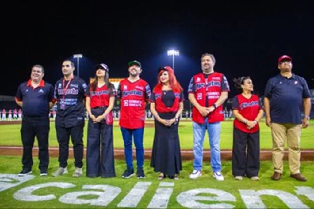 Abuchean a Layda Sansores en la inauguración de la Liga Mexicana de Beisbol