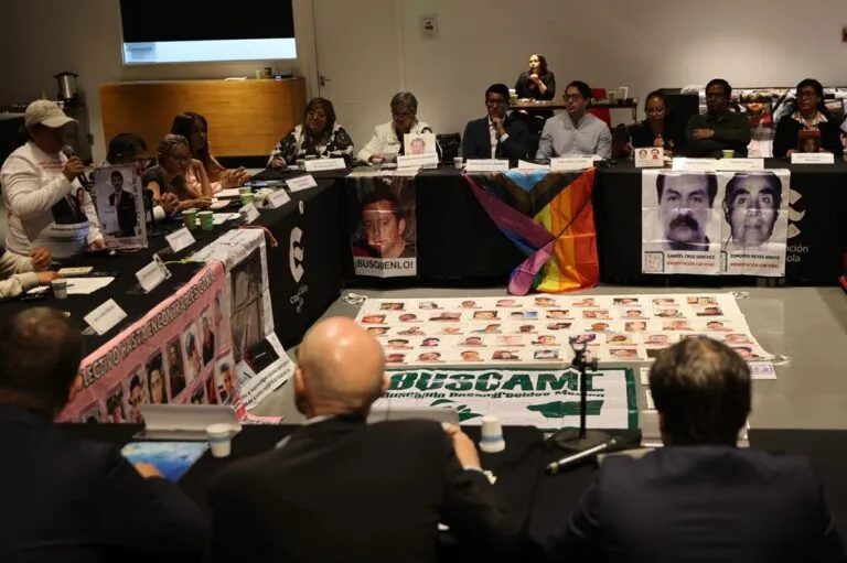 Familias de desaparecidos exponen crisis ante Alto Comisionado de la ONU, Volker Türk