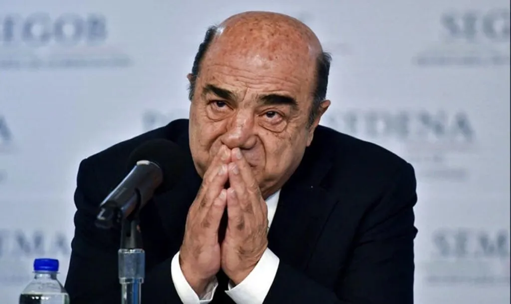 Hospitalizan a Jesús Murillo Karam por derrame cerebral