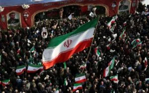 Irán califica de 'inútil' y 'estúpido' ultimátum de Trump y amenaza de ataques 'devastadores'