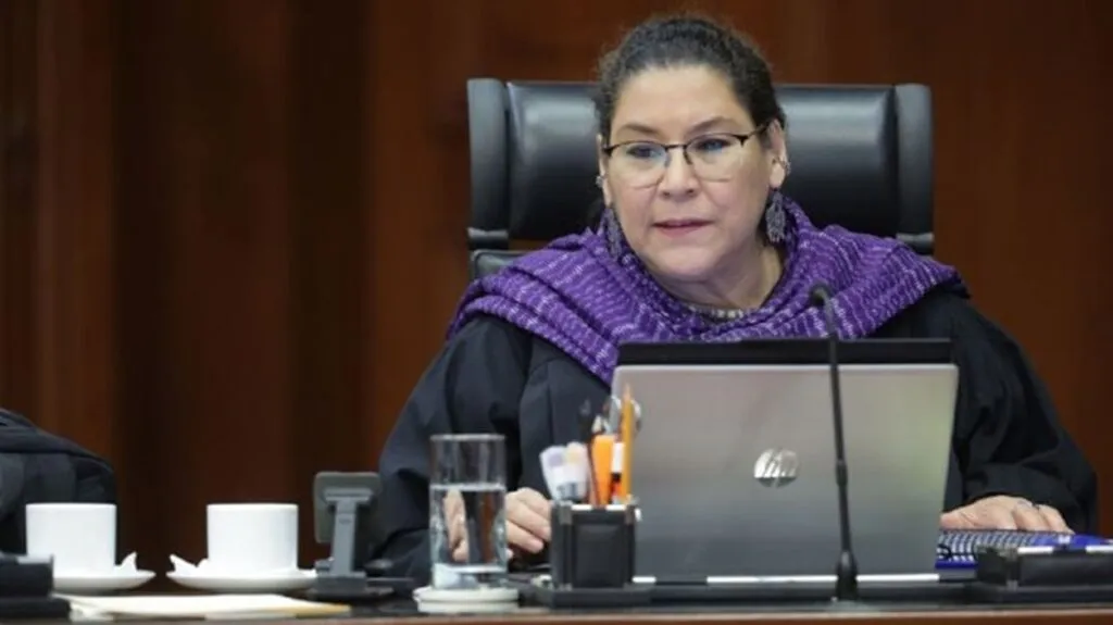 Lenia Batres apoya amparo al ISSSTE, dirigido por su hermano