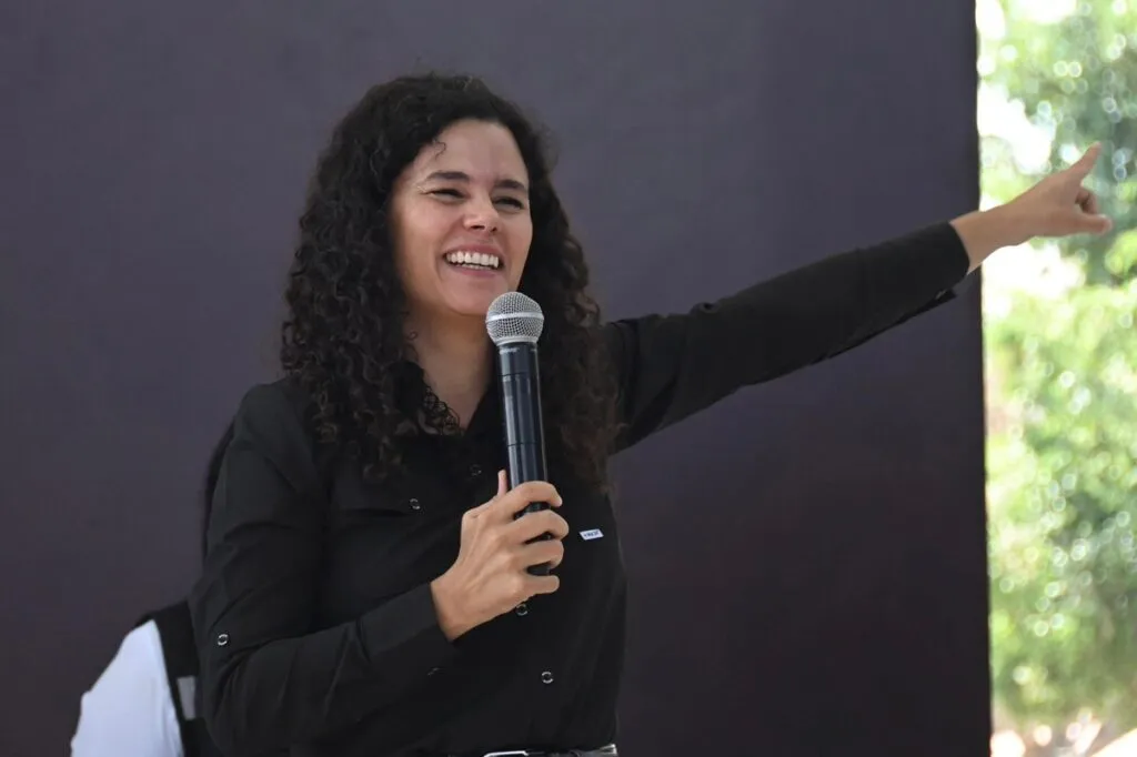 Luisa María Alcalde niega dejar dirigencia de Morena