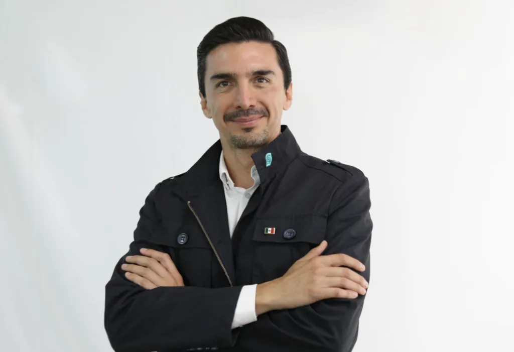 Alejandro Martínez Araiza abre debate sobre movilidad laboral regional.