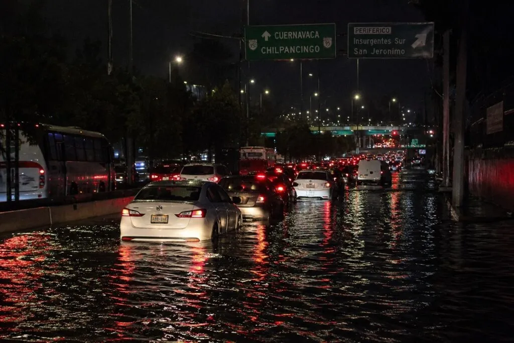 Activa alerta roja, naranja y amarilla por lluvias fuertes