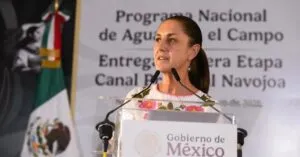 Maestros de la CNTE irrumpen en evento de Sheinbaum en Sonora