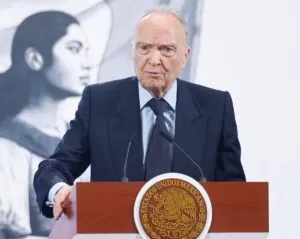 Gertz Manero transparenta patrimonio; declara inmuebles, arte y vehículos de lujo