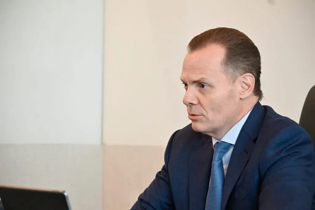 Olegario Vázquez Aldir principal inversor en sector farmacéutico.