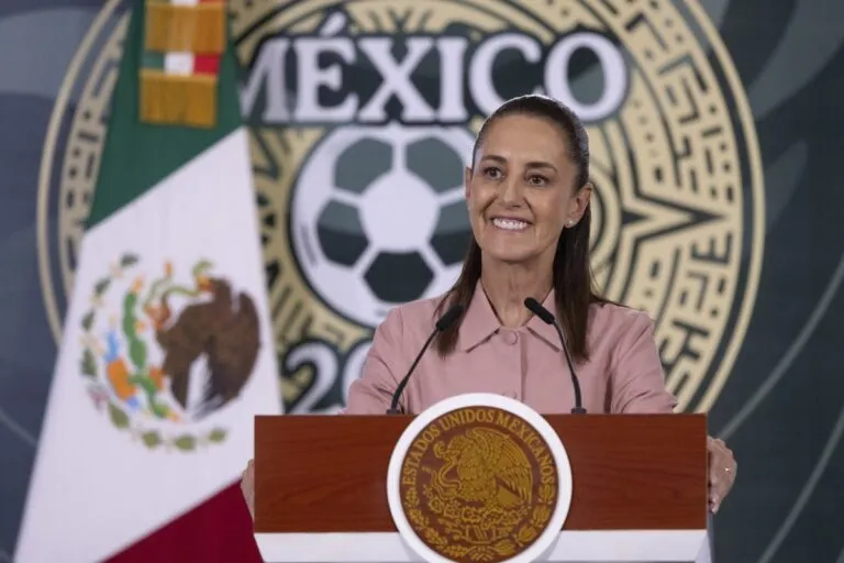Sheinbaum apuesta por consulta nacional tras choque con la CNTE
