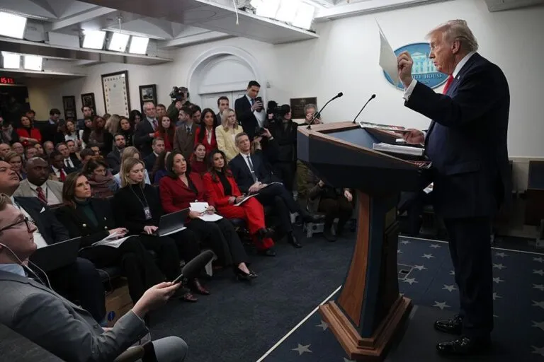 Trump eleva presión sobre Irán por programa nuclear