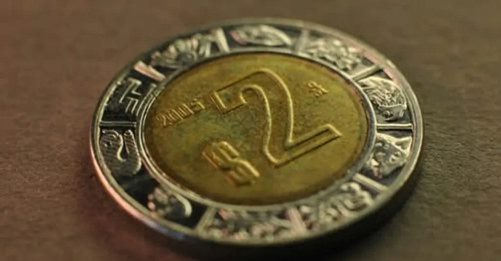 Ataques en el estrecho de Ormuz fortalecen al dólar y presionan al peso
