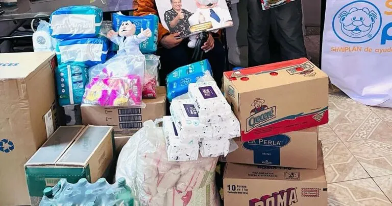 Damnificados en Venezuela reciben ayuda de Víctor González.
