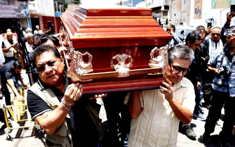 Despiden a Alejandro Leyva; exigen justicia por periodista asesinado en Oaxaca