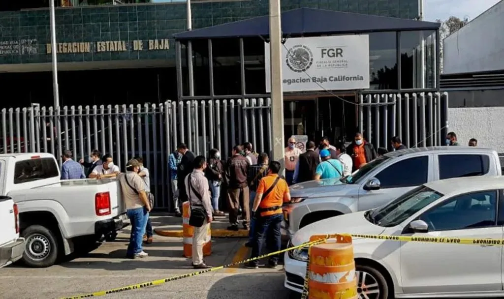Ernesto Ruffo ingresa a la FGR tras detención por presunto huachicol fiscal
