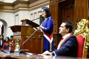 Keiko Fujimori juró como presidenta de Perú